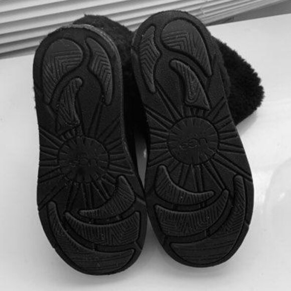 Ugg Patten Boots - Picture 8 of 12